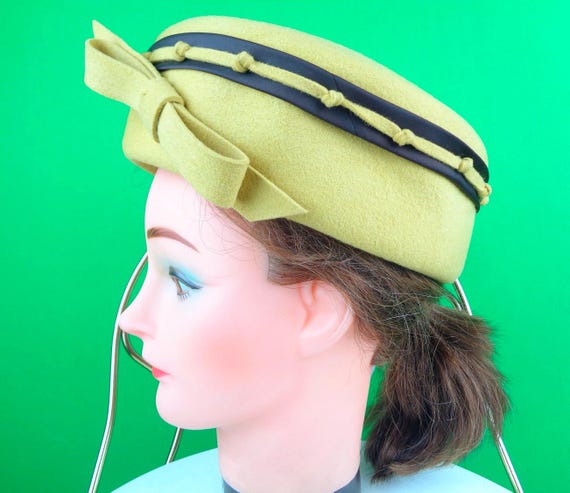 Vintage Retro Pillbox Capulet Cap Top Hat 1950s 1960s Mid Century 22" Yellow Brown Bow Wedding Party Formal Evening Prom Gift Accessorize