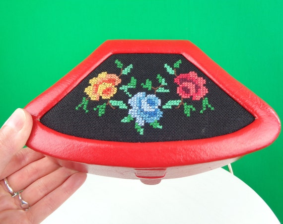 Vintage Retro Decorative Small Box Storage Container Organization Needle Petit Point 1950s 1960s Mid Century Home Live Decor Leatherlette