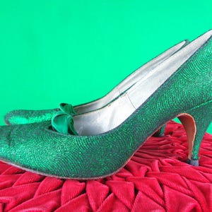 Vintage Retro Green Pumps Shoes Footwear Heels Slip-on Slides 1950s 1960s Mid Century CA 6 1/2 Wedding Party Evening Formal Gift Accessorize