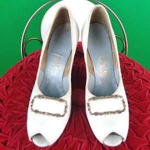 Vintage Retro White Leather Pumps Shoes Heels Footwear 1940s 1950s Mid Century Size CAN US 6 Wedding Party Formal Evening Gift Accessories