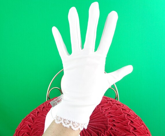 Vintage Retro White Wrist Driving Gloves 1950s 1960s Mid Century Trim Fit Nylons Size 7 Wedding Party Formal Evening Gift Accessorie NOS
