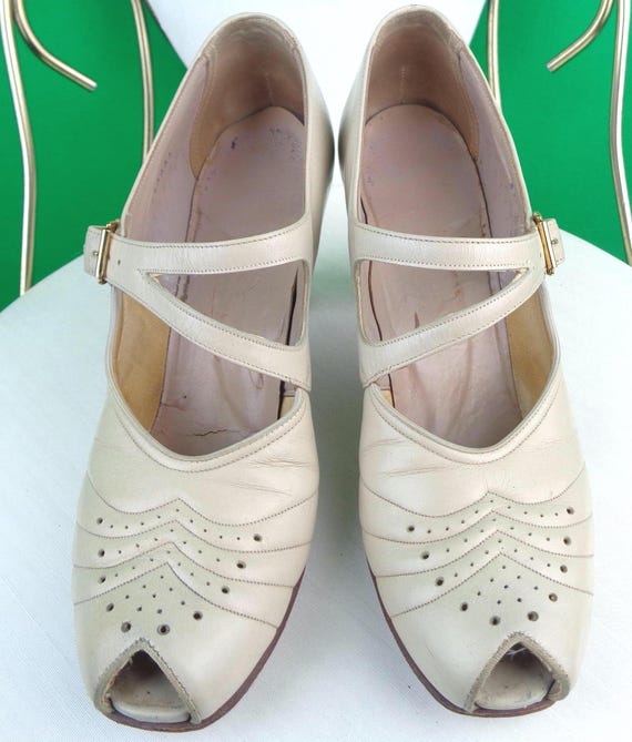 Vintage Retro Leather Strappy Pumps Shoes Heels Footwear 1940s 1950s Mid Century CAN US 6 1/2 Cream Wedding Party Formal Evening Gift