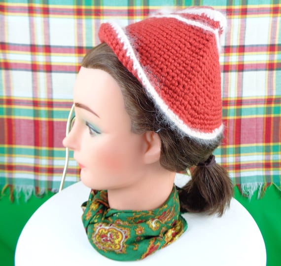 Vintage Retro Handmade Skull Beanie Half Mini Hat Capulet 1950s 1960s Mid Century Accessorie Coral White Angora Wool Cable Knit Gift