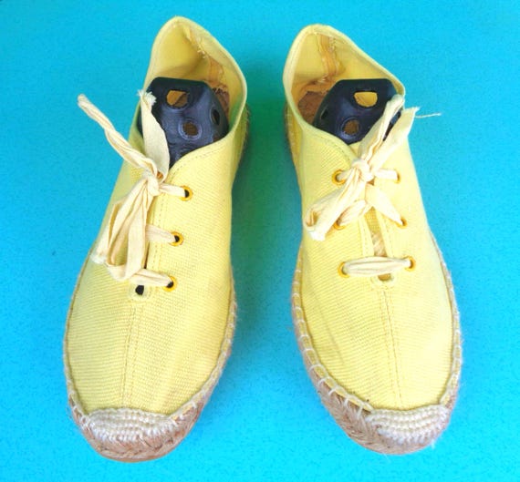 Vintage Retro Espadrille Flats Tie Boat Shoes Footwear 1960s 1970s Canvas Straw Yellow Beige Size 7 CAN US Wedding Party Beach Costal Gift