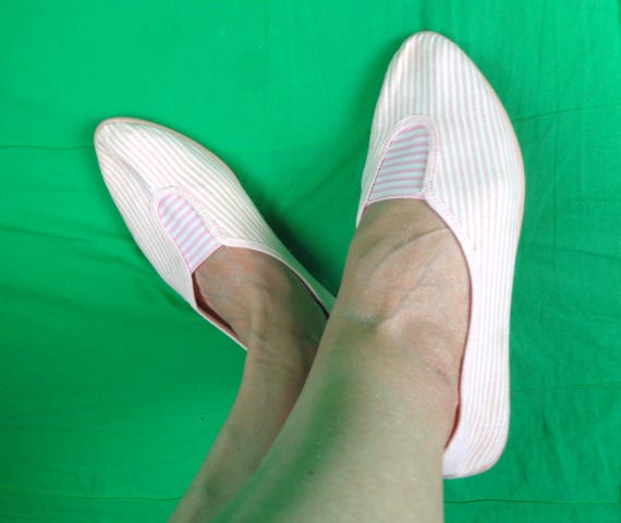 Vintage Retro Baby Pink White Flat Slides Shoes Footwear 1970s 80s CA US 6 Stripe Tennis Golf Sport Athletic Coastal Campus Beach Boat Gift