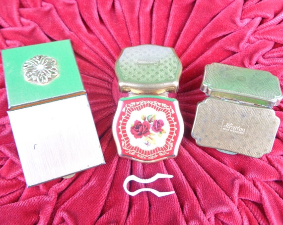 Vintage Retro Stratton Snuff Pillbox Small Gold-Tone Floral 1950s 1960s Mid Century Storage Container Keepsake Memento Wedding Party Gift