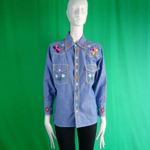 Vintage Retro Chambray Button Shirt Top Blouse Clothing Apparel Embroidered Shirtery Shacket Eagle Snake Floral M 1950s 60s Mid Century Gift