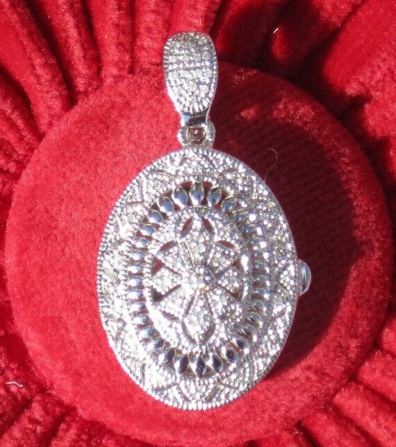 Vintage Retro Locket Pendant Jewelry Silver 925 Lab Created Cubic Zirconia Ornate Filigree Decorative Oval Clip Star Wedding Formal Gift