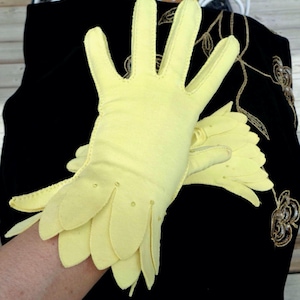 Vintage Retro Gauntlet Decorative Gloves Accessorie 1940s 1950s Mid Century Yellow Chartreuse Wedding Party Formal Evening Gift S 6 1/2