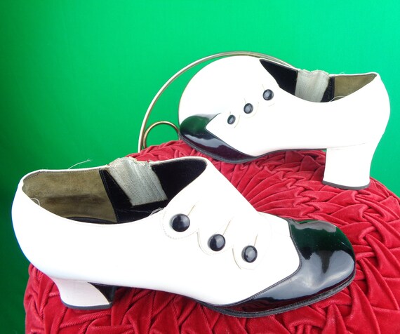 white leather pumps size 6