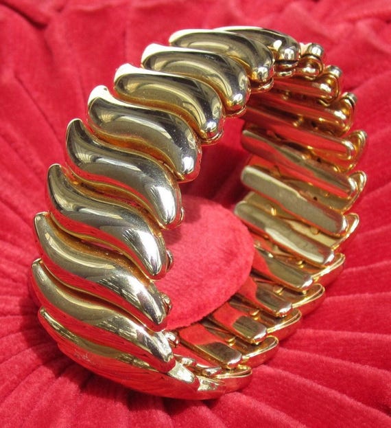 Vintage Bergere Expansion Cuff Bracelet: Mid-Century Gold-Tone Wave Design 1950s-60s Jewelry Gift Accessory