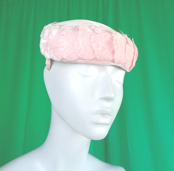 Vintage Retro Pillbox Half Powder Pink Cap Hat 1950s 60s Mid Century Accessorie Feather Velvet Wedding Party Formal Evening Gift Accessorie