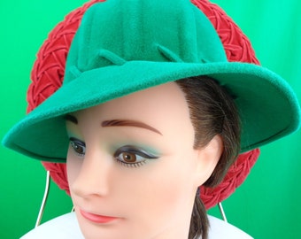 Womens Girls Accessorie EATONS Emerald Green Millinery Hat 1950s 1960s Vintage Mid Century Retro Mod Wool 21 1/2" Brim Bucket Formal Wedding