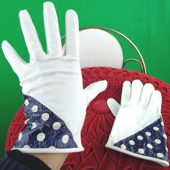 Vintage Retro Saks Fifth Avenue Driving Gloves Accessorie 1950s 1960s Mid Century 6 1/2 White Navy Blue Polka Dots Wedding Party Formal Gift