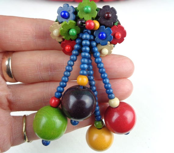 Vintage Retro Handmade Wood Floral Bead Brooch Pin Jewelry 1940s 1950s Mid Century Accessorie Wedding Party Evening Formal Casual Gift