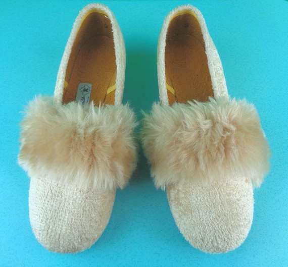 Vintage Retro Foam-treads House Bedroom Slippers Shoes Slides Footwear 1960s 1970s Mid Century Faux Fur 9 Wedding Gift Accessory Champaign