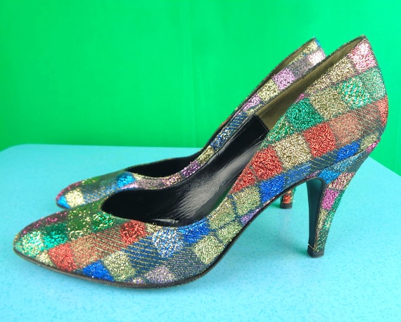 Vintage Retro Designer Showas Wallace Pumps Shoes Footwear Heels 1970s 1980s CA US 8 1/2 Wedding Party Evening Gold Red Blue Green Pink Gift
