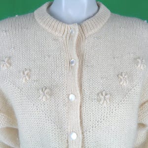 Ropa retro vintage, prenda de punto de mohair, marfil, con botones, cable, lana, cárdigan, suéter, top, años 60 y 70, formal, informal, para fiestas, regalo, Snowy Peak