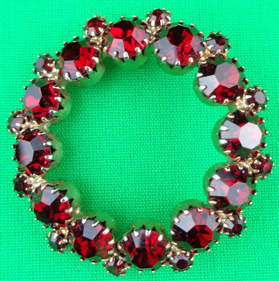 Vintage Retro Red Rhinestone Wreath Brooch Pin Decorative Jewelry 50s 60s Mid Century Wedding Formal Party Keepsake Memento Accessorie Gift