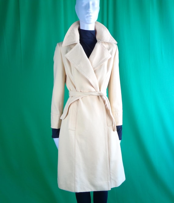 Vintage Retro Designer Clothing Long Light Yellow Small Trench Jacket Coat 1960s 1970s Tie Belt Wedding Party Formal Casual Evening Gift