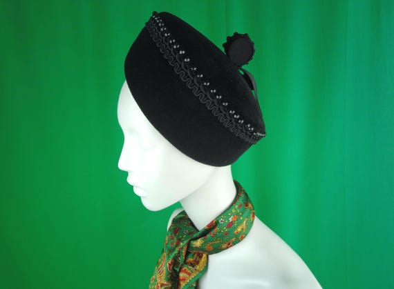Vintage Retro Boutique Black Pillbox Cap Half Hat 1950s 60s Mid Century Wedding Party Formal Evening Hair Accessorie New York Montreal Gift
