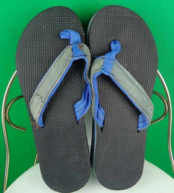 Vintage Retro Accessorie Flip Flops Sandals Thongs Foam Flats Shoes 1970s 1980s Blue Stripe Black Size 11 Sun Beach Resort Holiday Gift