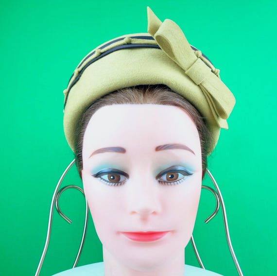 Vintage Retro Pillbox Capulet Cap Top Hat 1950s 1960s Mid Century 22" Yellow Brown Bow Wedding Party Formal Evening Gift Accessory