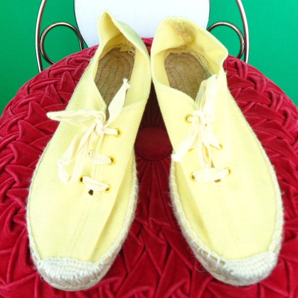 Vintage Retro Womens Girls Accessorie Espadrille Flat Shoes Canvas Yellow Beige Size 7 Euro 37 1/2 UK 5 60s 70s Mid Century Sneakers Runners
