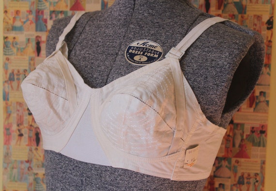 NOS 1940s 50s WW2 Vintage Mid Century Bullet Bra I