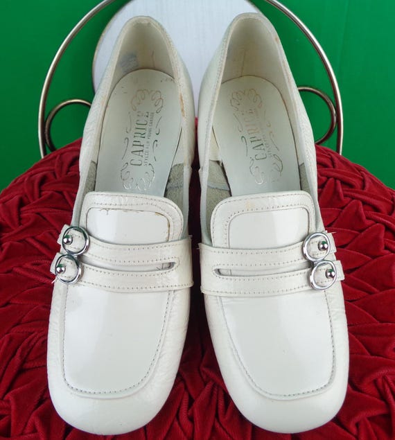 Vintage Retro White Patent Leather Shoes Pumps Mary Janes Slip On 60s 70s Mod NOS US CAN 6 Caprice Wedding Party Evening Formal Casual Gift