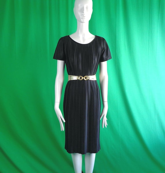 Vintage Retro Clothing Apparel Little Black Pleat Dress 1950s 1960s Mid Century Fashion Fair Shift Day M Wedding Party Formal Evening Gift