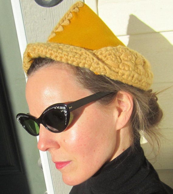Vintage Retro Handmade Yellow Beige Wool Skull Cap Beanie Half Mini Hat 1940s 1950s Mid Century Accessorie Alpine Pixie Lederhosen Gift