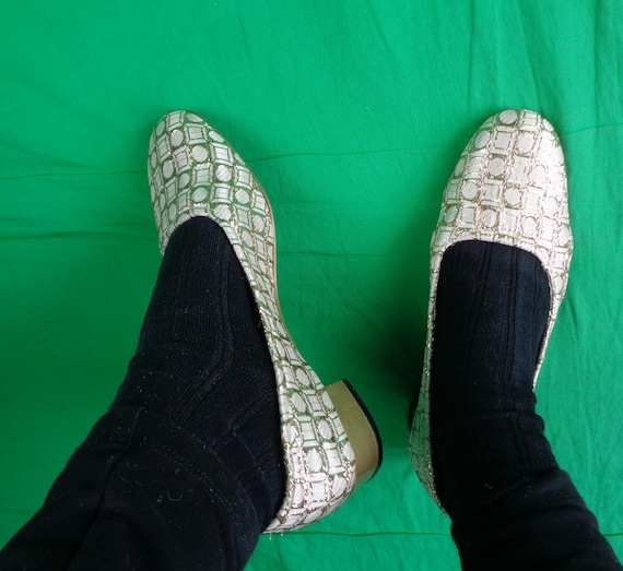 Vintage Retro Mod Tender Tootsies Gold Shoes Slides Slip Ons Mary Janes Footwear 1960s 1970s 7 1/2 Wedding Party Evening Formal Casual Gift