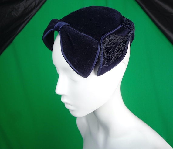 Vintage Navy Blue Veil Hat, Carson Pirie Scott Chicago, Italy, 1940s-50s Capulet Fairy-core Casque
