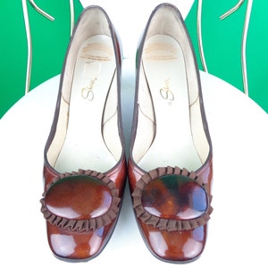 Vintage Retro Red Cross Shoes Pumps Heels Accessorie 1950s 60s Brown Patent Leather Size 7 Mid Century Mod Wedding Party Formal Evening Gift