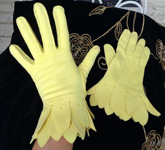Vintage Retro Gauntlet Decorative Gloves Accessorie 1940s 1950s Mid Century Yellow Chartreuse Wedding Party Formal Evening Gift S 6 1/2