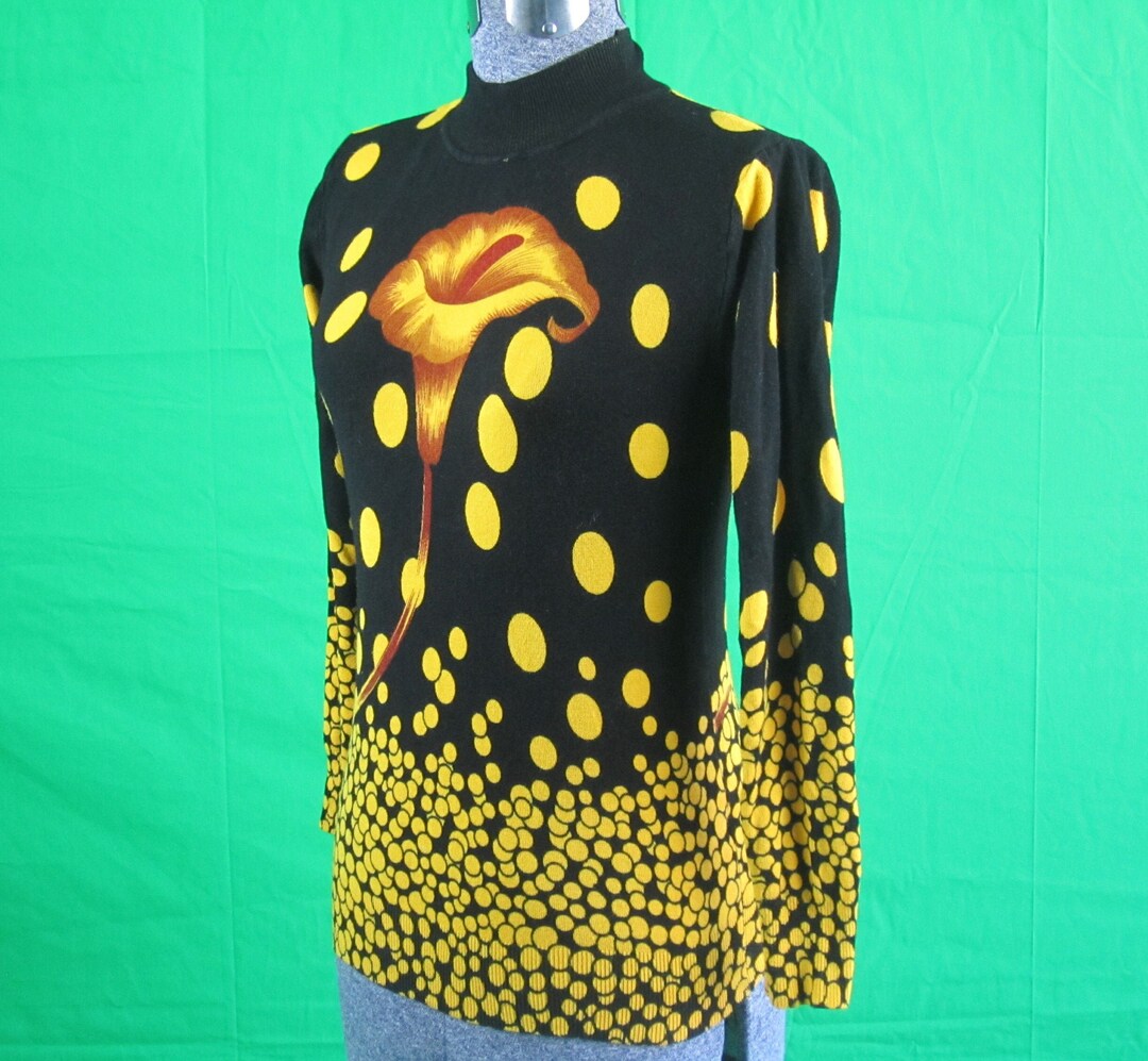 Vintage 2000’s lightwear knit sweater top