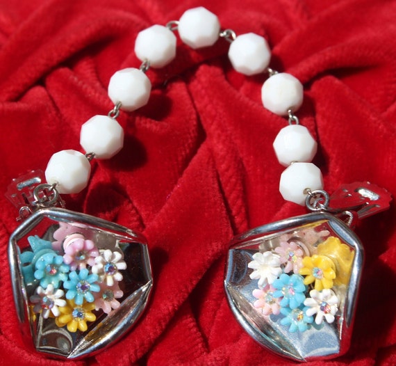 Vintage Retro Accessorie Sweater Clothing Clip Jewelry Brooch 1950s 1960s Mid Century Floral Chrome White Blue Pink Yellow Rhinestone Gift