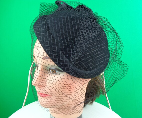Vintage Retro Accessorie Bollman Black Wool Millinery Veil Hat Capulet 1960s 1970s Mid Century Feather Bird Cage Formal Evening Wedding Gift