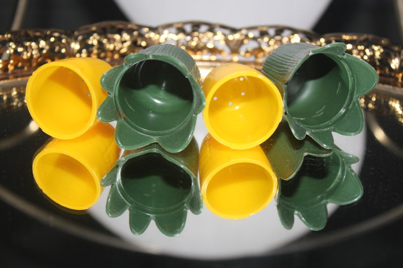 UNIQUE 1950s 60s Green Yellow Plastic Corn Salt N Pepper Shakers Collectable Collectors Home Living Kitchen Decor Vintage Retro Novelty