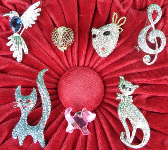 Vintage Retro Swarovski Crystal Pink Cat Brooch Pin Jewelry Hummingbird Monet Ladybug Venice Mask Musical Note Keepsake Gift Accessory