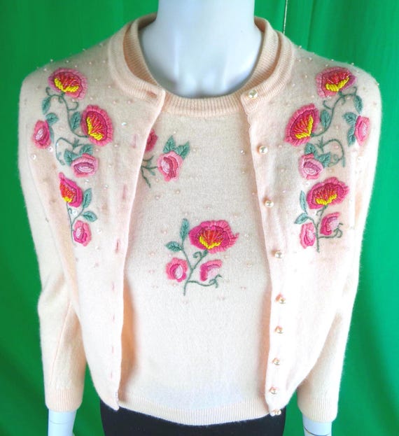 Vintage Retro Clothing Apparel Pullover Sweater Top Cardigan Set Wool Angora 1970s 1980s XS S Pink Floral Wedding Party Evening Gift