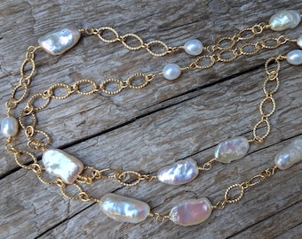Long collier de perles, long collier de perles baroques, collier de perles et d'or, collier chaîne de perles, collier de perles délicates