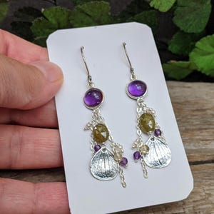 Cascade-edelsteenoorbellen, amethist en groene grove granaatclusteroorbellen, statementoorbellen, oorbellen met meerdere stenen, boho-oorbellen