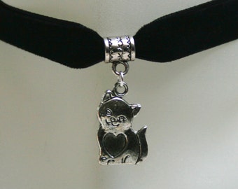 Handgemaakte 'Love Cat' Choker. Tibetaanse zilveren kat op fluweel lint - wijn, zwart, groen, paars, bruin, wit of ivoor lint.