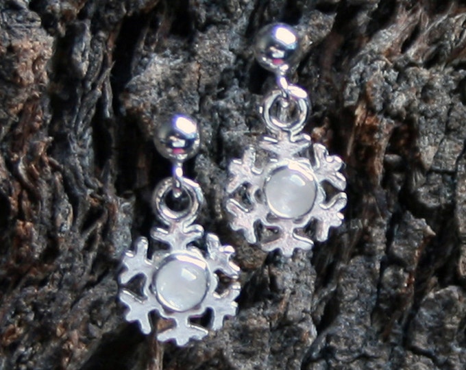 Winter snow - Snowflake stud drop earrings in Sterling Silver. Choose White Opal, Blue Opal or Moonstone. Winter holiday earrings. Christmas