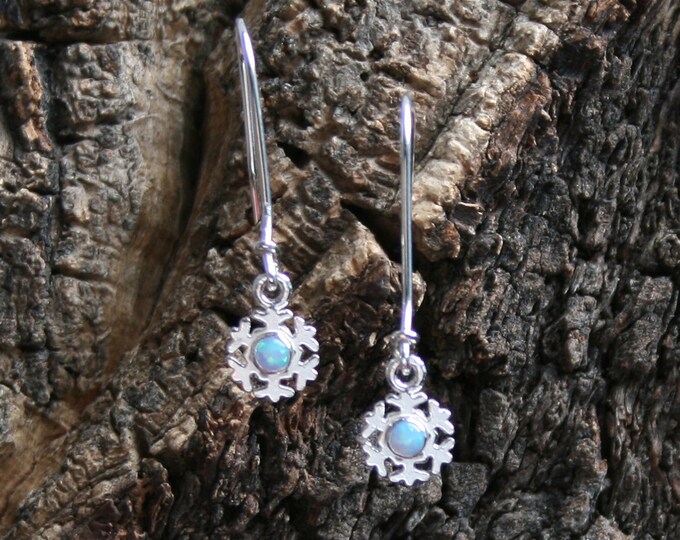 Winter snow - Snowflake drop earrings in Sterling Silver. Choose White Opal, Blue Opal or Moonstone. Winter holiday earrings. Christmas gift