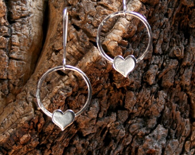 Love Heart. Sterling Silver dangle earrings. Mothers day / Birthday / Valentines / Romantic wedding / Engagement / Push gift / I love you