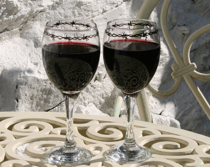 Barbed Wire - Pair of exclusive design barb wire bordered wine glasses! Gothic, Biker, Weddding, Halloween - personalization available