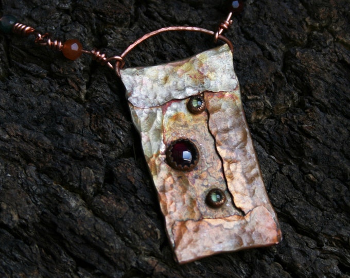 Rustica Organica. Garnet, Peridot and torch flamed copper necklace. Moss Agate, Yellow Agate, Bronzite, Larvikite, Red Aventurine, Alabaster